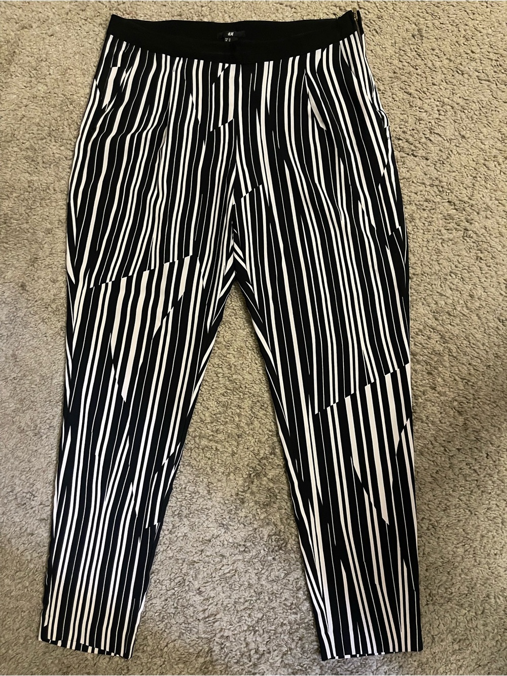 H&M Black and White Striped Cropped Pants